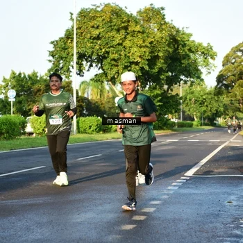 Runner Photo 6007381