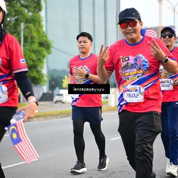 Runner Photo 6007799