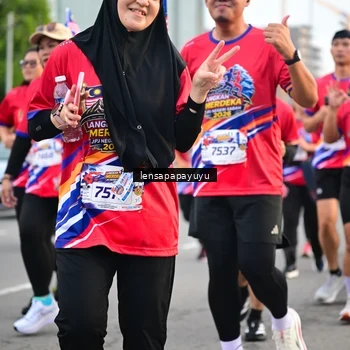 Runner Photo 6007857