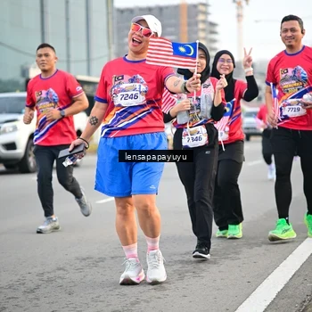 Runner Photo 6007898