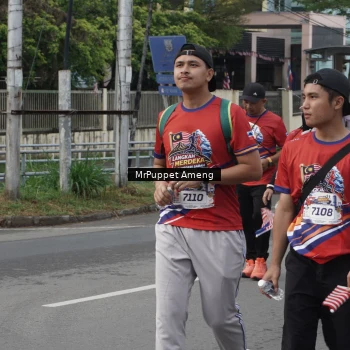 Runner Photo 6012141