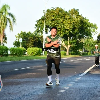 Runner Photo 6012591