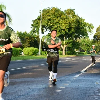 Runner Photo 6012592