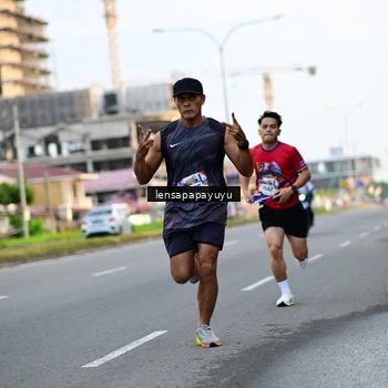 Runner Photo 6012636