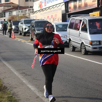 Runner Photo 6012875