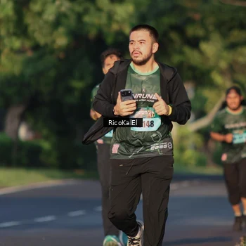Runner Photo 6017676