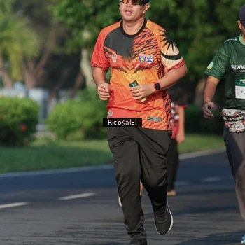 Runner Photo 6018200