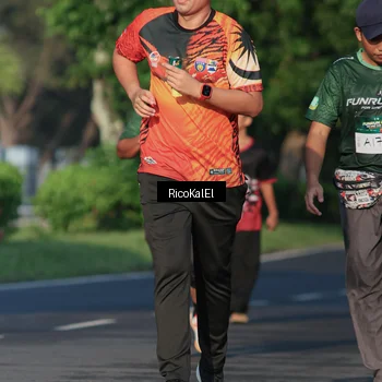 Runner Photo 6018205