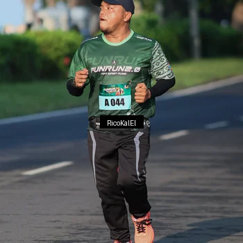 Runner Photo 6018300