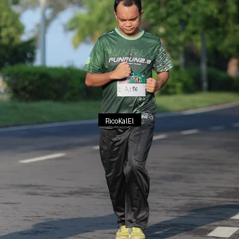 Runner Photo 6018458