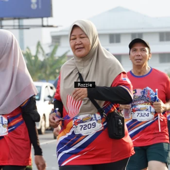 Runner Photo 6020400
