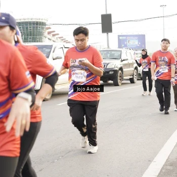 Runner Photo 6030046