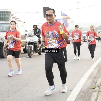 Runner Photo 6030073