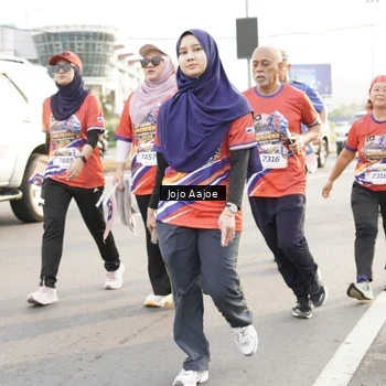 Runner Photo 6030243