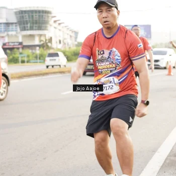 Runner Photo 6030358