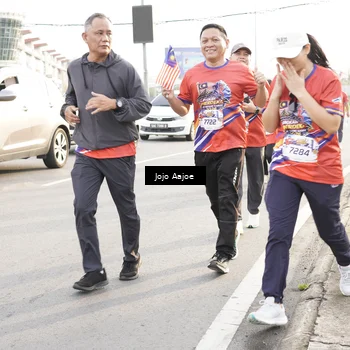 Runner Photo 6030575