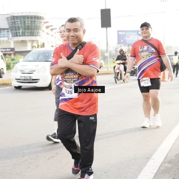 Runner Photo 6030755