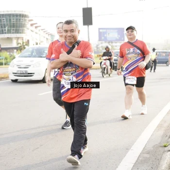 Runner Photo 6030756