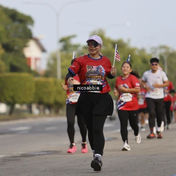 Runner Photo 6032044