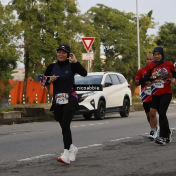 Runner Photo 6032063