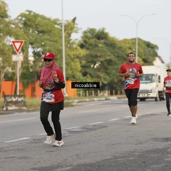 Runner Photo 6032073