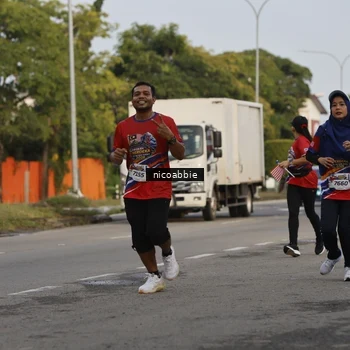 Runner Photo 6032077