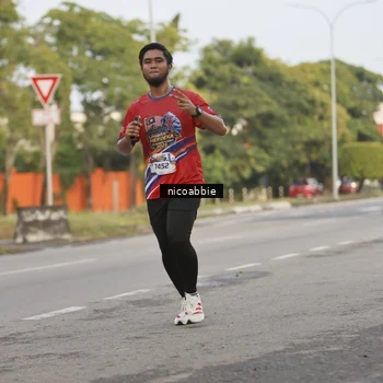 Runner Photo 6032180