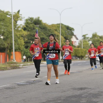 Runner Photo 6032218