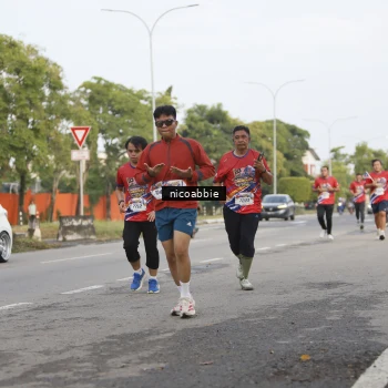 Runner Photo 6032250