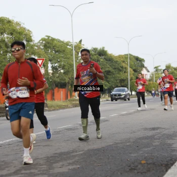 Runner Photo 6032312