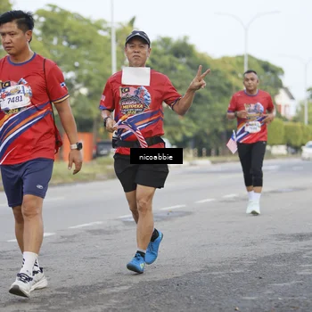 Runner Photo 6032342
