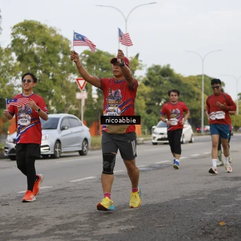 Runner Photo 6032348