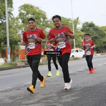 Runner Photo 6032379