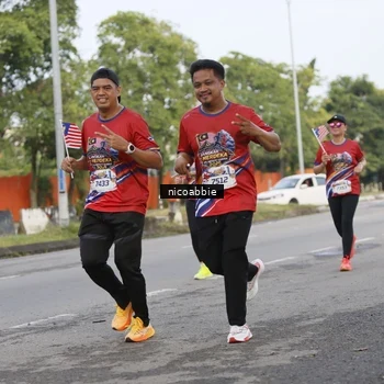 Runner Photo 6032400