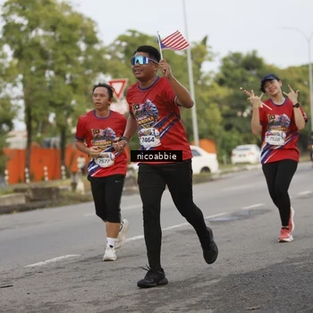 Runner Photo 6032425