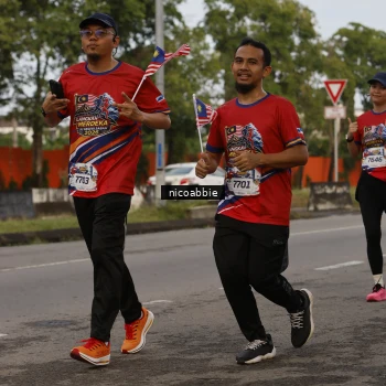 Runner Photo 6033000