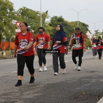 Runner Photo 6033074