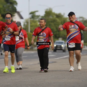 Runner Photo 6033250
