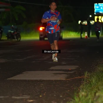 Runner Photo 6039100