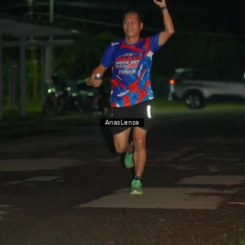 Runner Photo 6039305