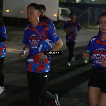 Runner Photo 6043018