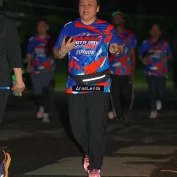Runner Photo 6043084