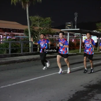 Runner Photo 6044155