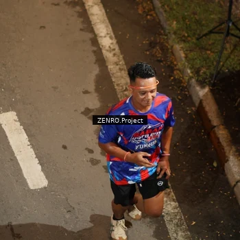 Runner Photo 6056250