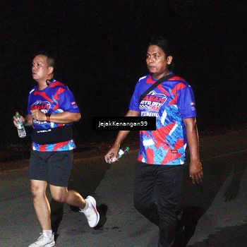 Runner Photo 6064923