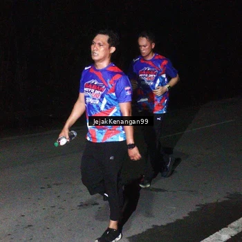 Runner Photo 6064999