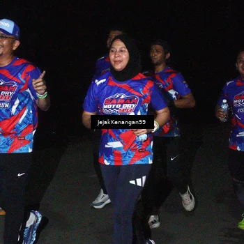 Runner Photo 6065353