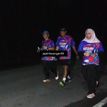 Runner Photo 6065677