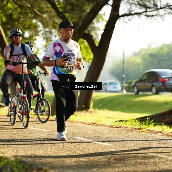Runner Photo 6075636