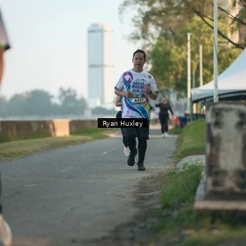 Runner Photo 6084900